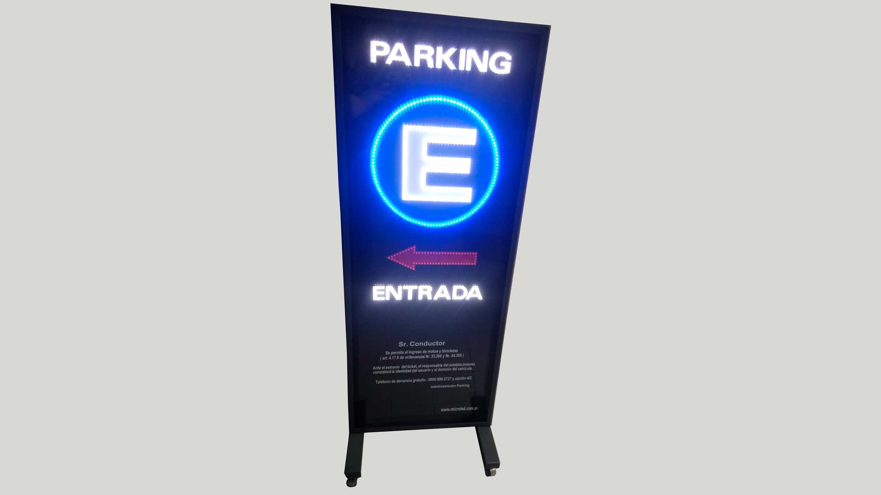 Tótem móvil LED para estacionamiento