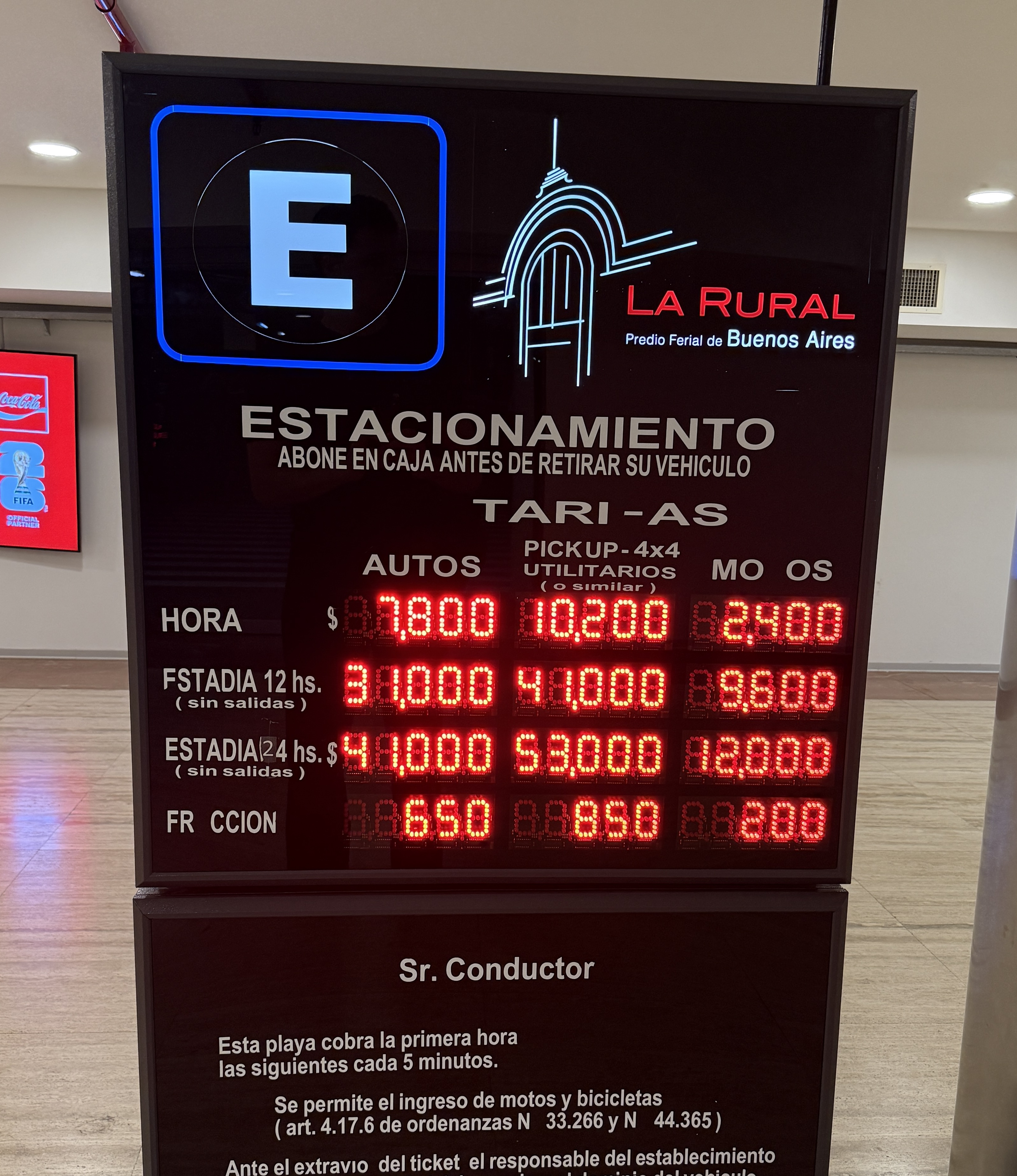 Tótem LED grande para estacionamiento