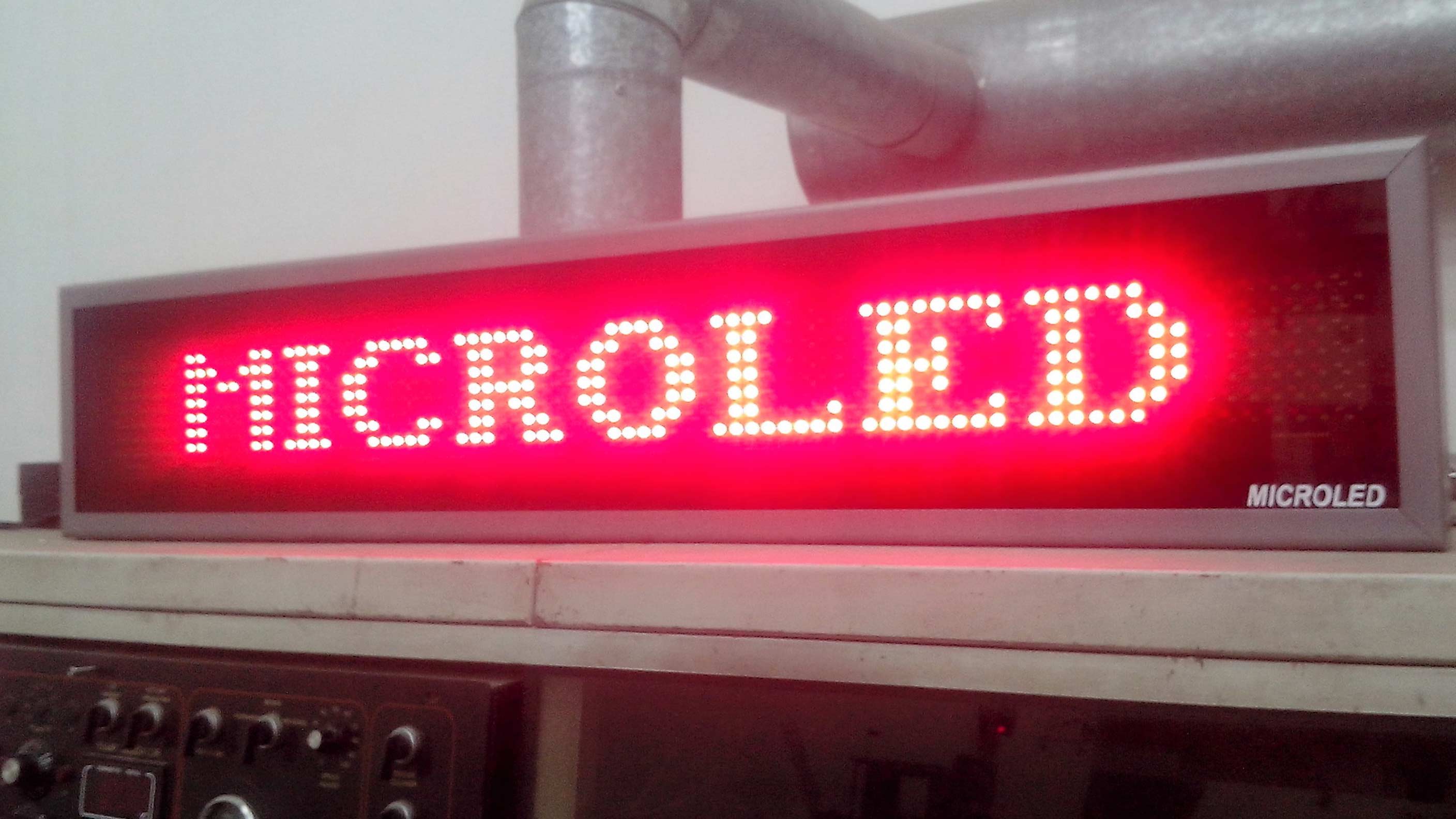 Cartel de texto pasante LED modelo E780HR