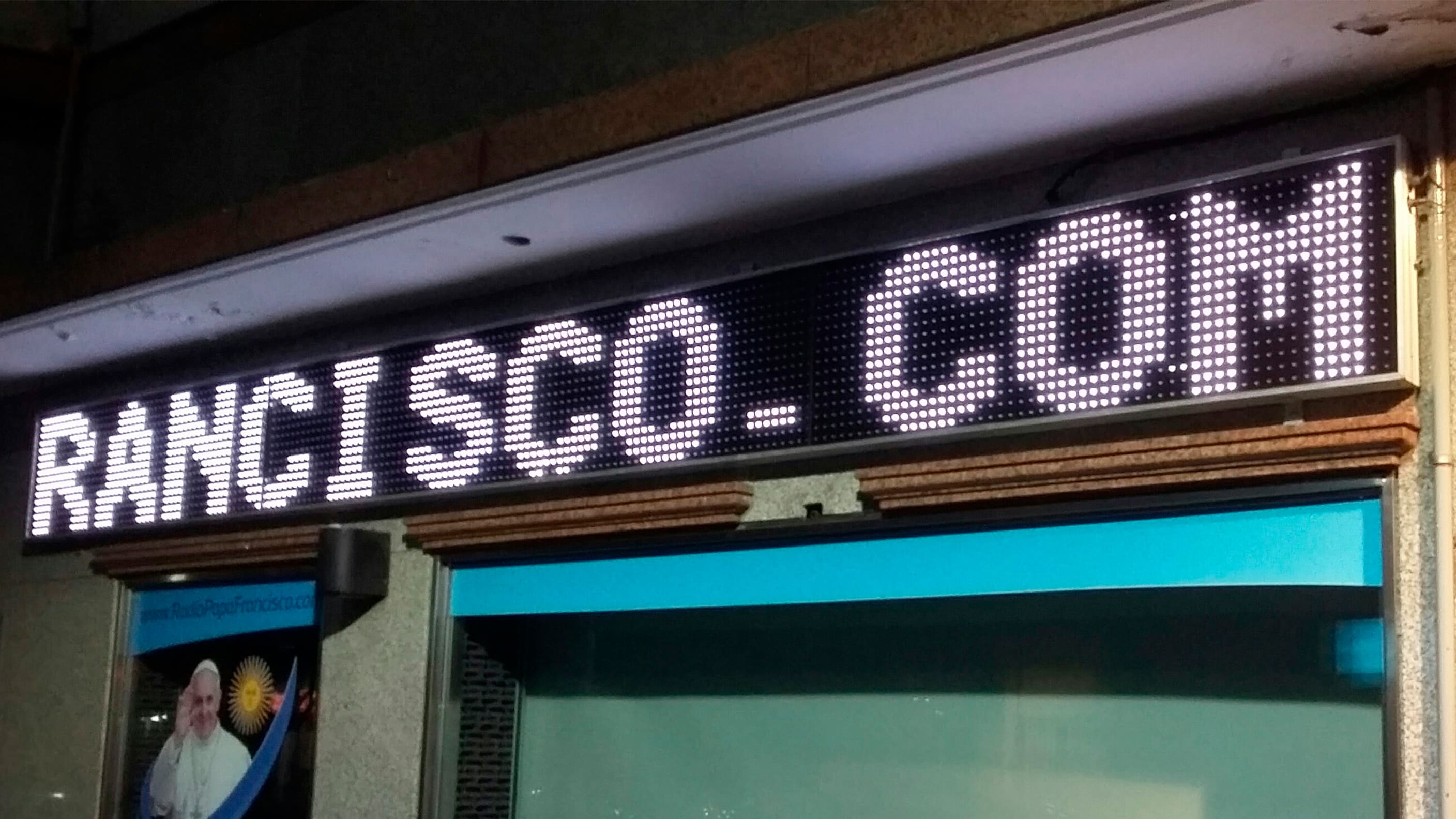 Cartel de texto pasante LED modelo G12-780HR
