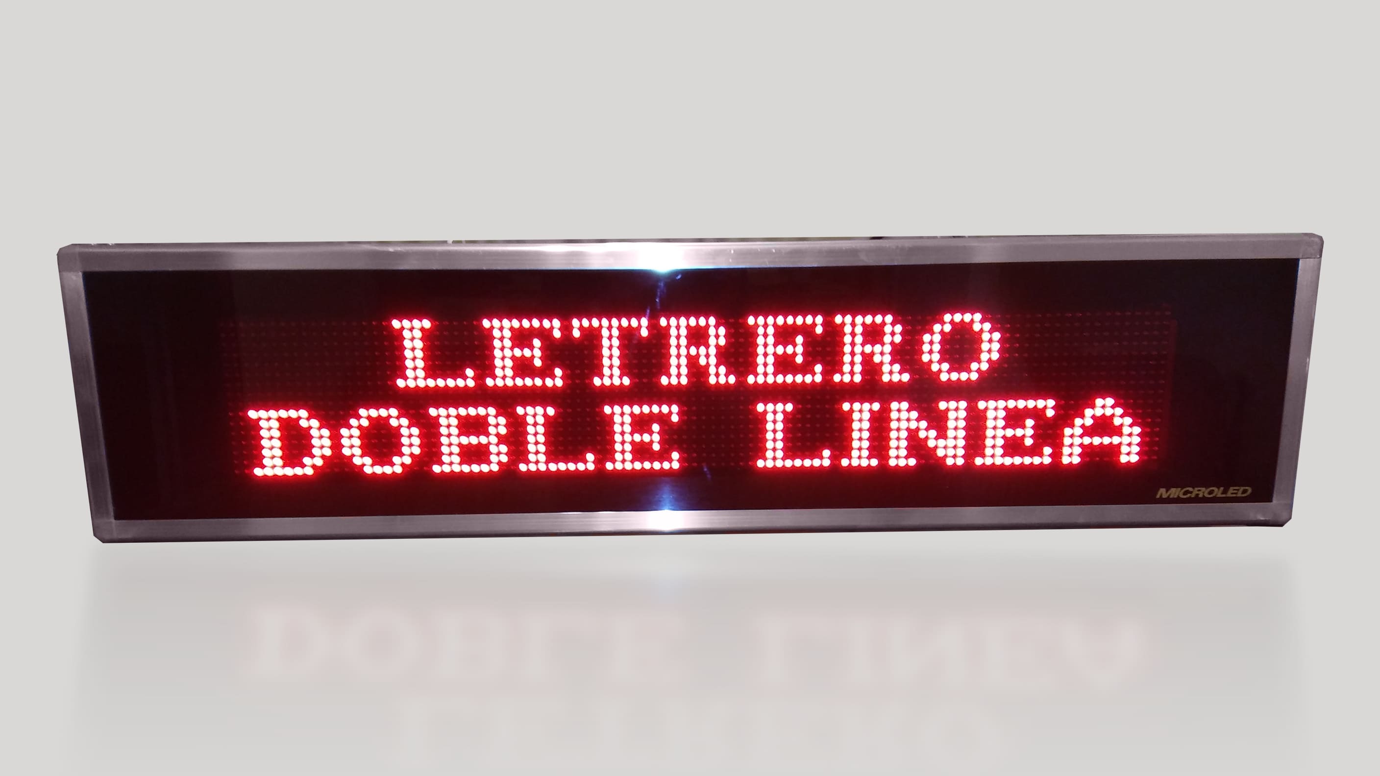 Cartel de texto pasante LED modelo M2T796HR